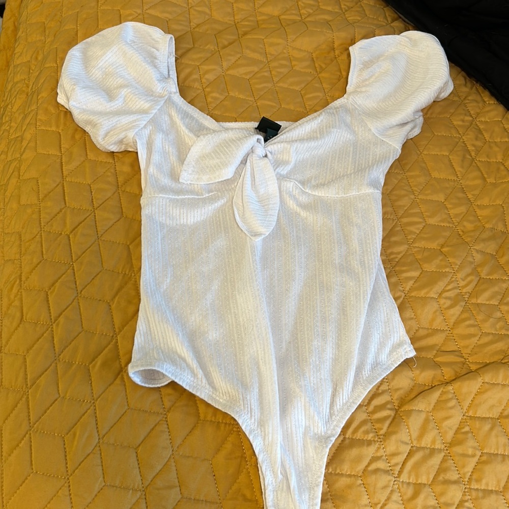 XS Wild Fable White Keyhole Bodysuit